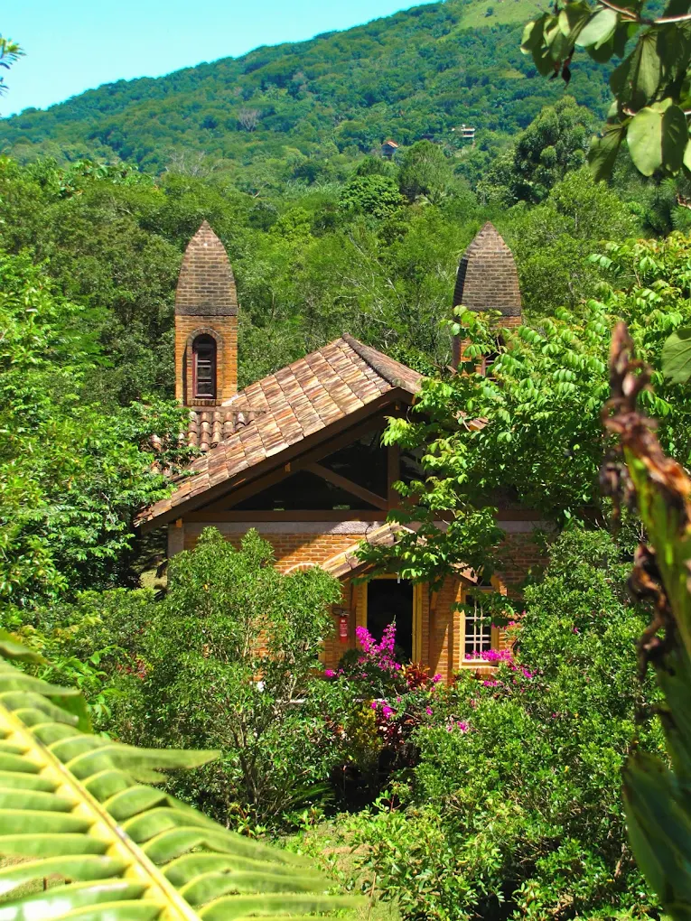 Templo Saraswati no Centro de Yoga Montanha Encantada
